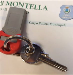 Chiave + chiavetta per distributori automatici ritrovata in Via Nicola Clemente il 04/06/2022